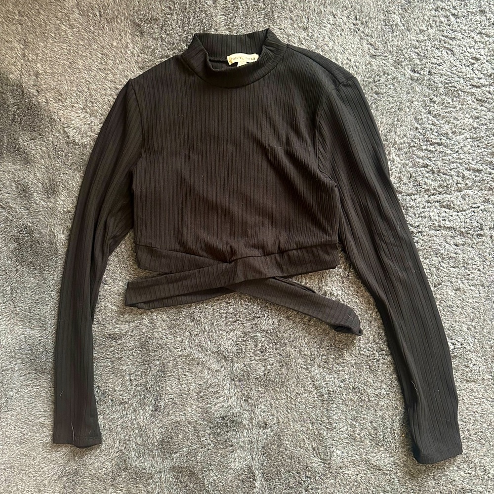 Cropped long sleeve women’s top